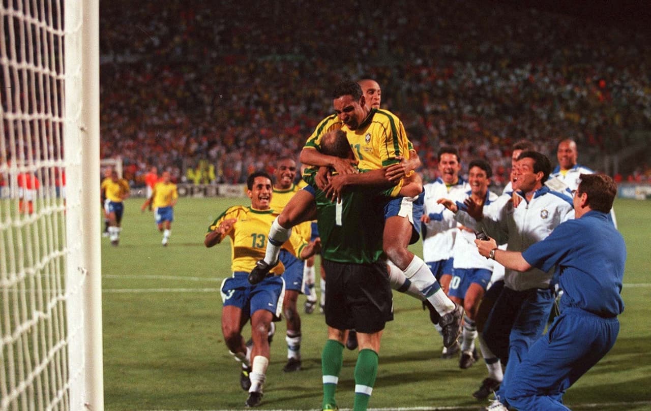 Taffarel no solo le dio el título a su país desde los 11 metros sino que cuatro años después obtuvo por la misma vía el paso a la final contra Países Bajos.