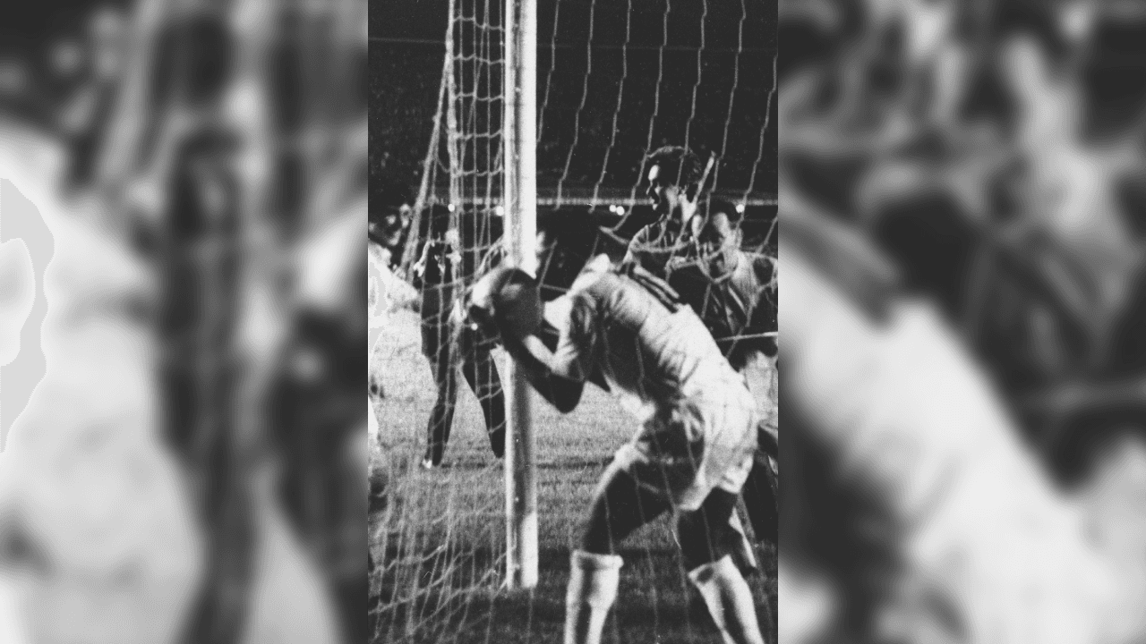 El Santos disputó un partido en Benin, siendo esta la ciudad más afectada y en pleno conflicto. Se impusieron 2-1. Pelé, en su autobiografía, afirmó que en Benin: "realmente hubo un cese al fuego en la guerra, solo para nosotros. Mis compañeros recuerdan haber visto banderas blancas y carteles que decían que habría paz solo para ver jugar a Pelé".