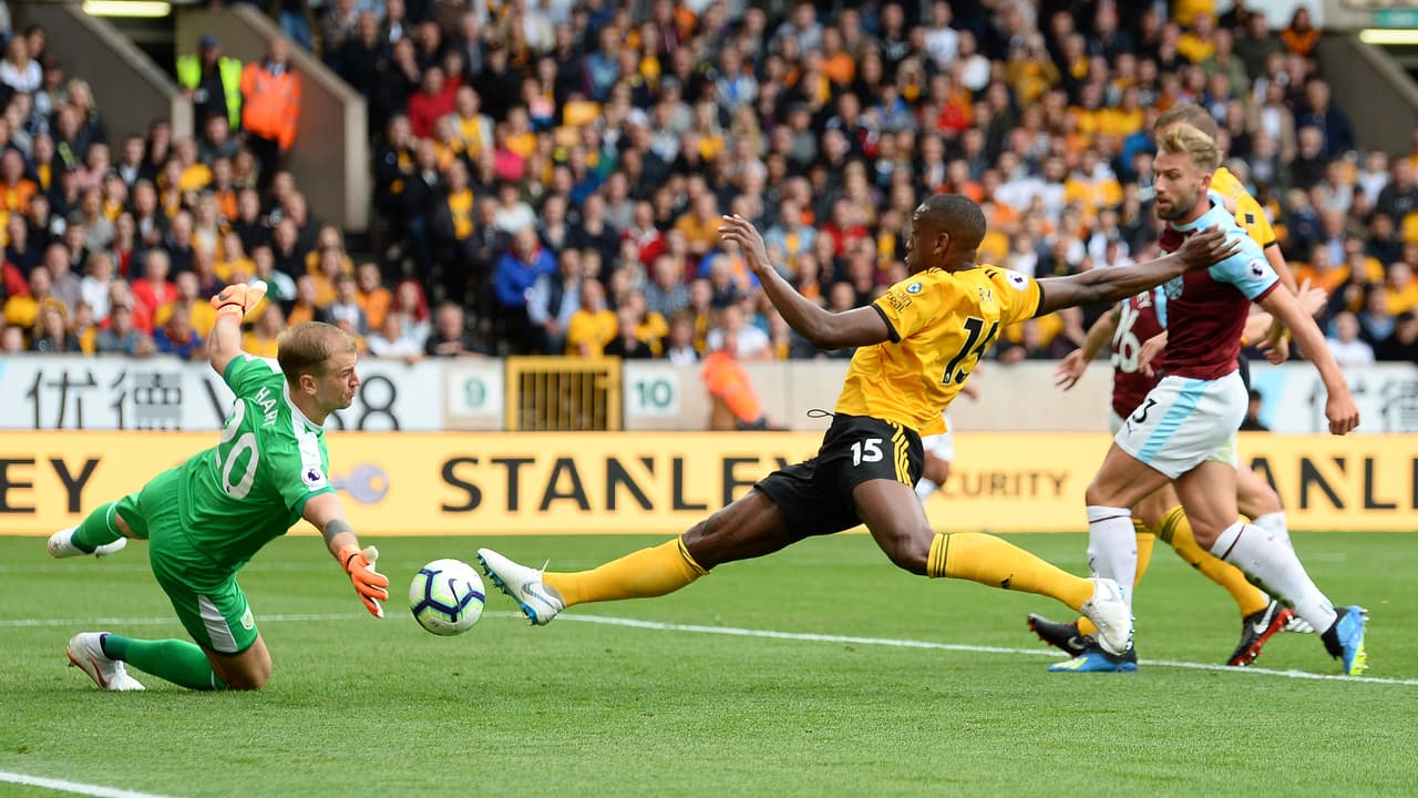El veterano arquero Joe Hart se encargó de convertir en buena parte del partido el arco de Burnley en una muralla infranqueable.