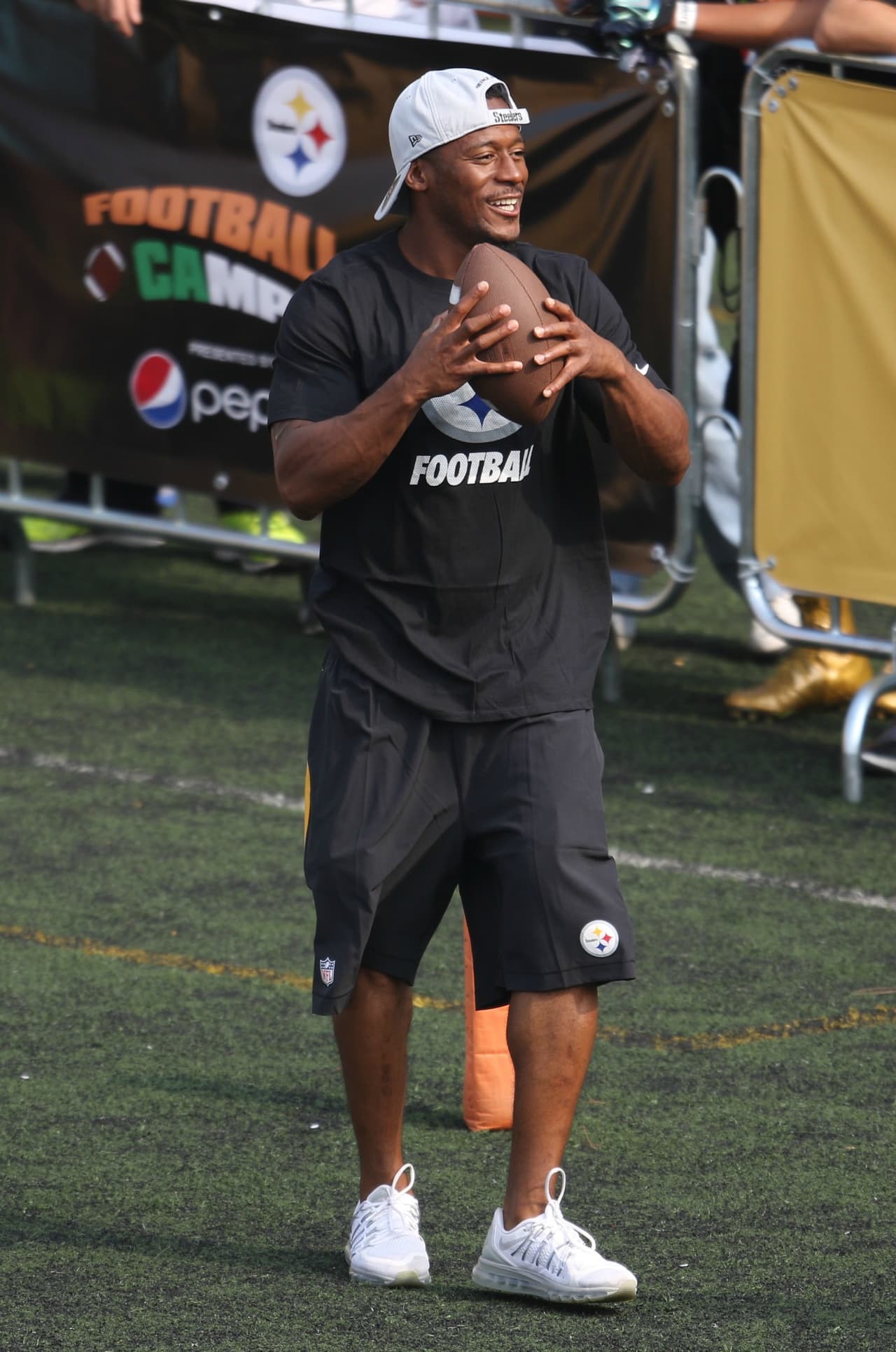 Jóvenes y niños acudieron a las clínicas impartidas por leyendas de los Steelers en México. Checa las mejores tomas.