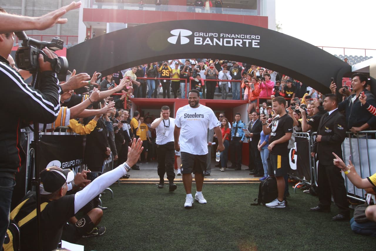 Jóvenes y niños acudieron a las clínicas impartidas por leyendas de los Steelers en México. Checa las mejores tomas.