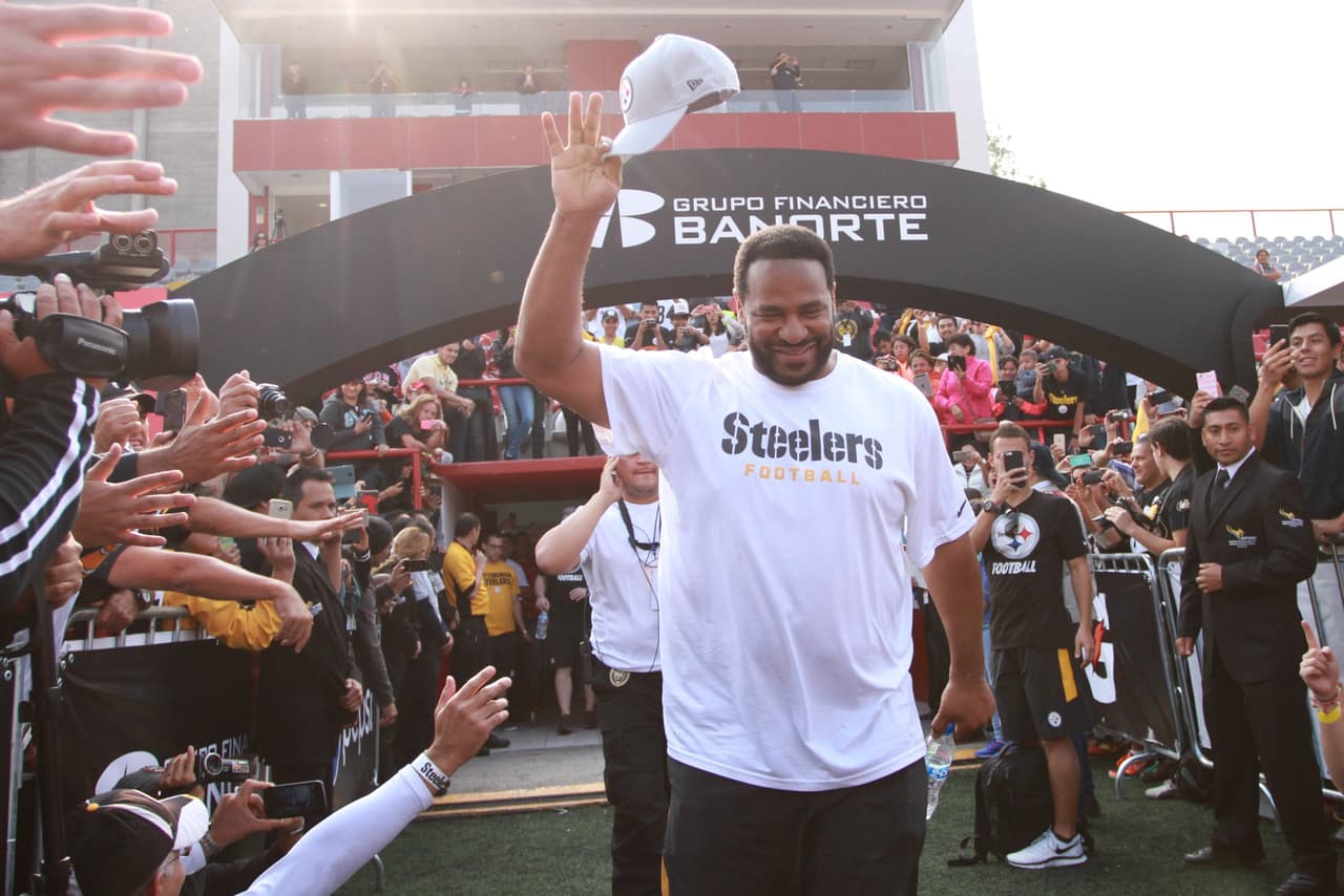 Jóvenes y niños acudieron a las clínicas impartidas por leyendas de los Steelers en México. Checa las mejores tomas.