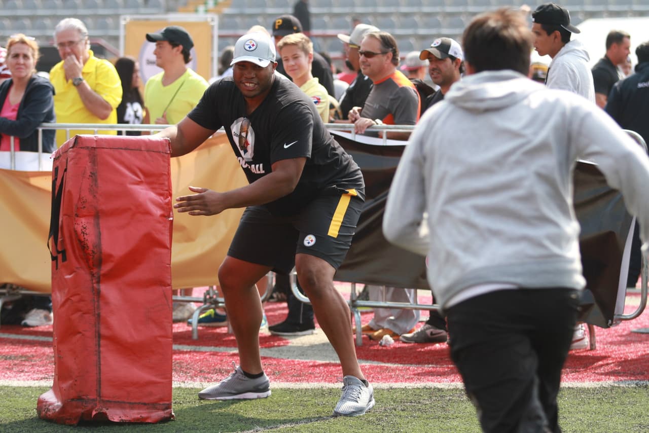 Jóvenes y niños acudieron a las clínicas impartidas por leyendas de los Steelers en México. Checa las mejores tomas.