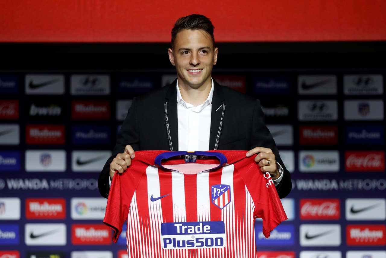 Sin embargo, hacía falta incorporar algunos nombres con experiencia europea e internacional suficiente para acompañar a estos jóvenes. 
<b>Santiago Arias </b>(26 años) es uno de ellos.