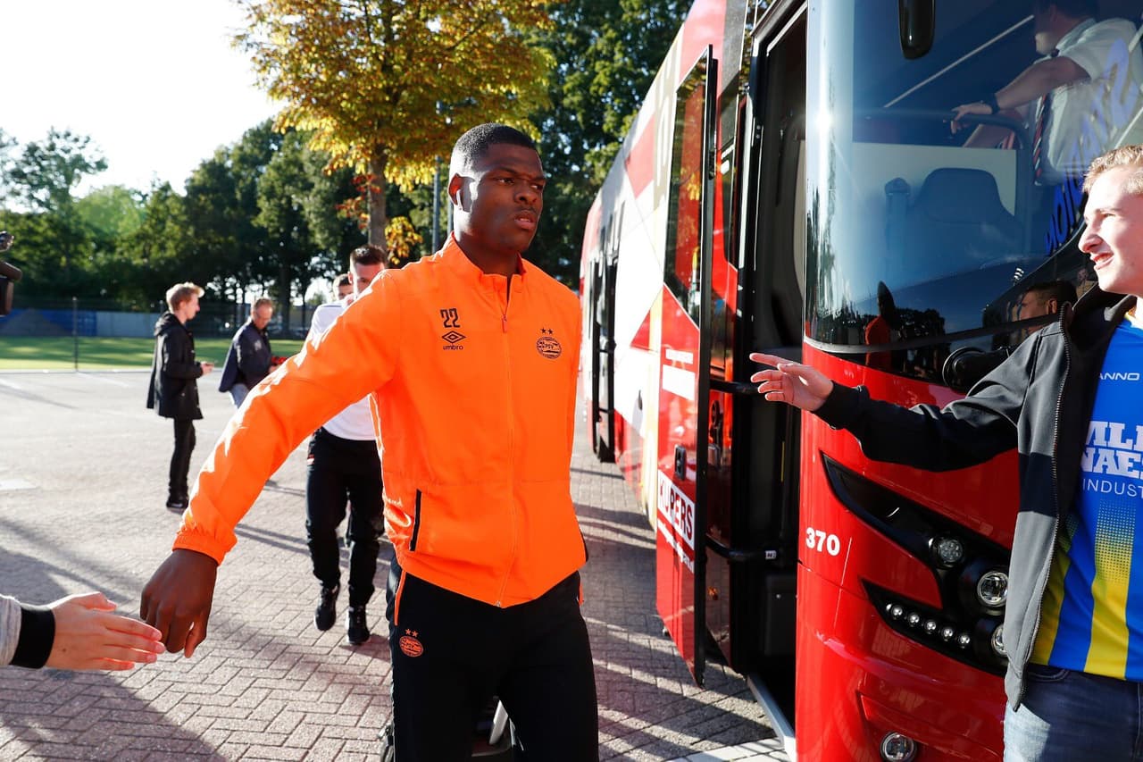 Llegada de los jugadores al Mandemakers Stadion