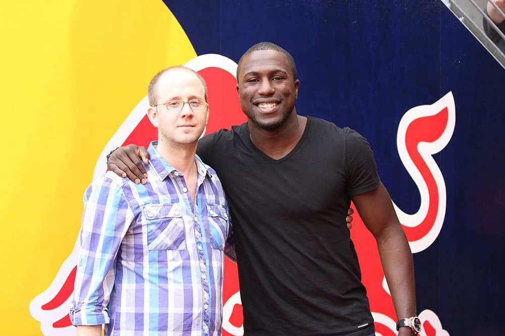 Ha organizado recaudaciones con Denny Hamlin, la estrella de la Nascar, y organizaciones como ‘Love your melon’ y ‘Autism Speaks’.