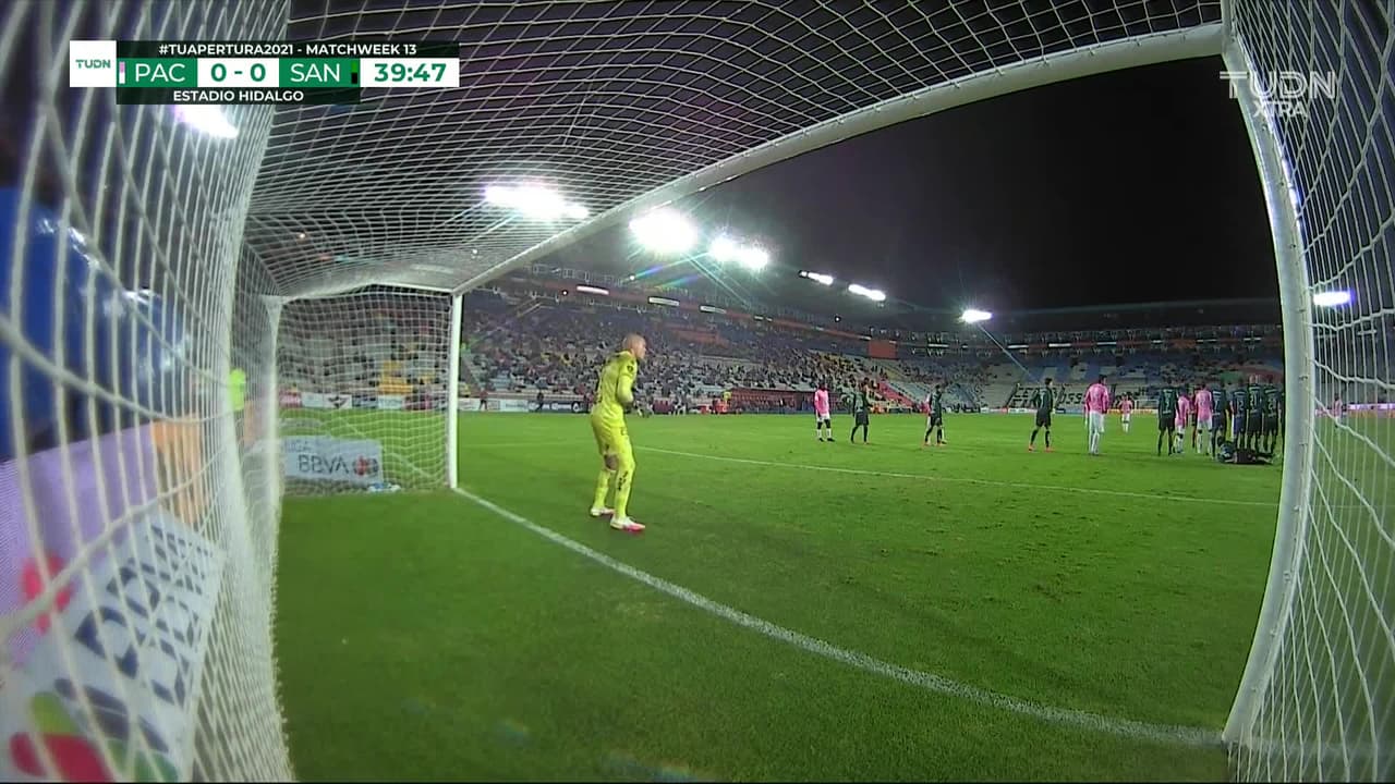 ¡TIRO ATAJADO! disparo por Avilés Hurtado.