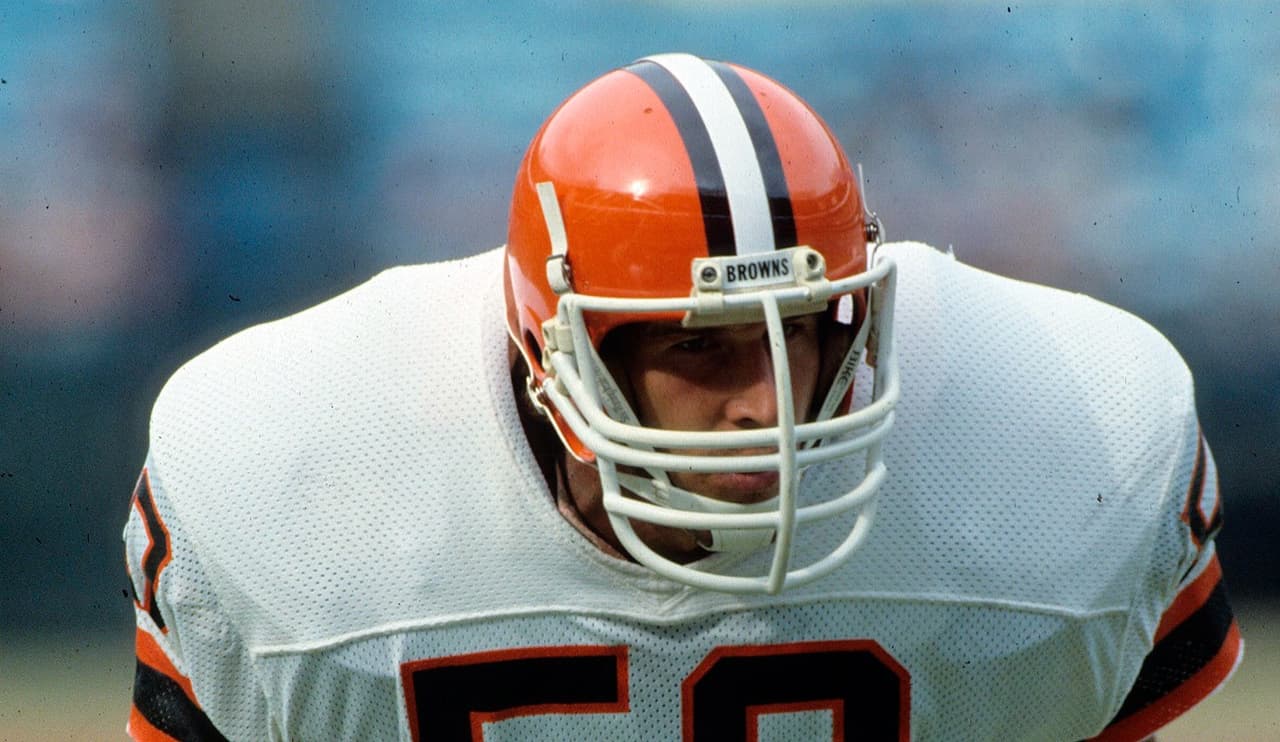 <b>Tom Cousineau | Draft: 1979 | Pick: 1 | Equipo: Buffalo Bills | Posición: LB - Linebacker</b>
<br>- Caso curioso porque deespués de haber sido elegido por los Bills, rechazó al equipo y optó por firmar con las Alouettes de Montreal de la Canadian Football League
<b>,</b>que le ofrecieron el doble del dinero.
<br>- Jugó cuatro años con los Browns y dos años con los San Francisco 49ers.
<br>- No tuvo un nivel destacado como se esperaba.