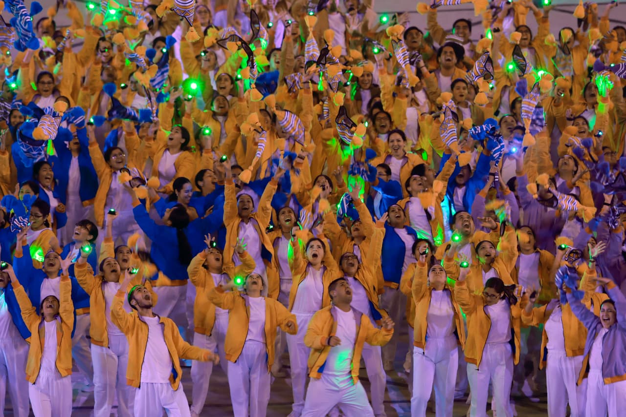 Bailarines realizando su coreografía.