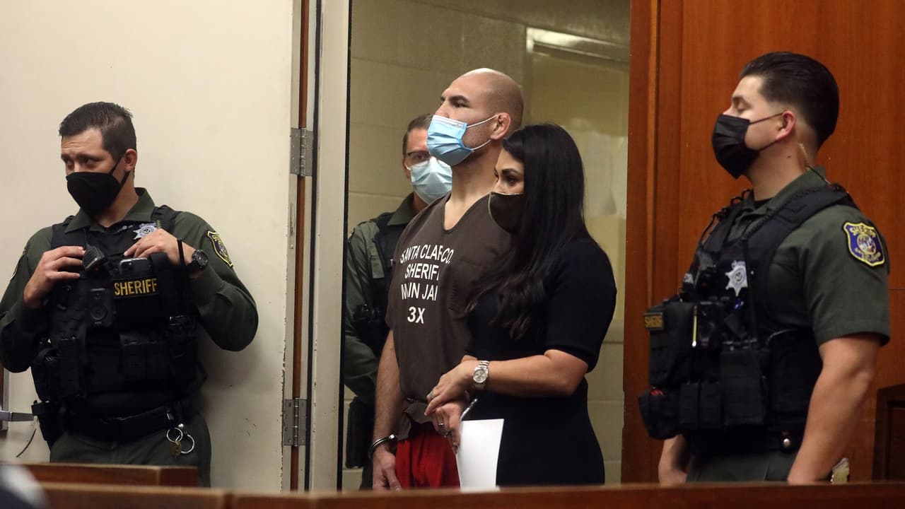 Ronda Rousey defiende a Caín Velázquez, involucrado en un tiroteo