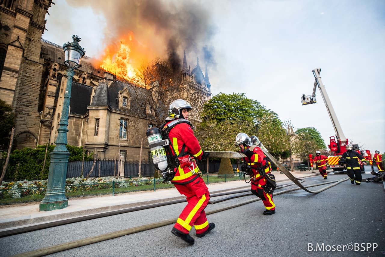 Durante el partido entre Mónaco y PSG, los bomberos serán reconocidos por su labor ante el incendio en Notre Dame.