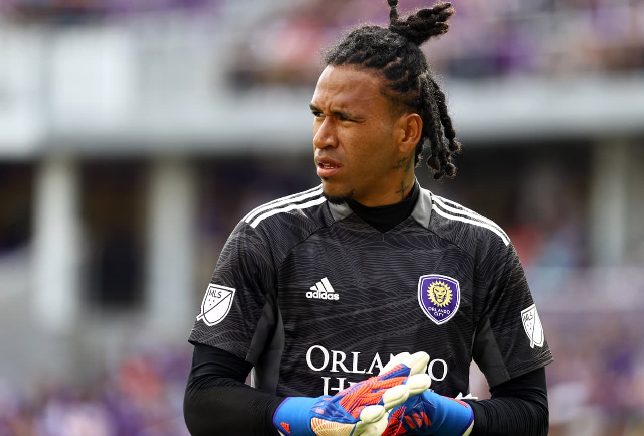 Antes de llegar a la MLS en 2020, el peruano de 32 años defendió la meta de Universidad de San Martín, Atlético Mineiro, Juan Aurich, Veracruz y Alianza Lima.
<br>