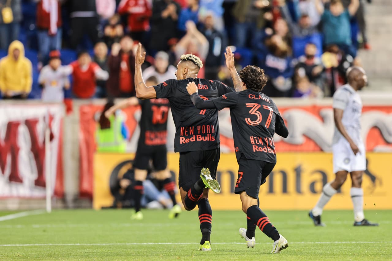 El delantero brasileño Fabio celebra el tanto de la victoria.
<br>