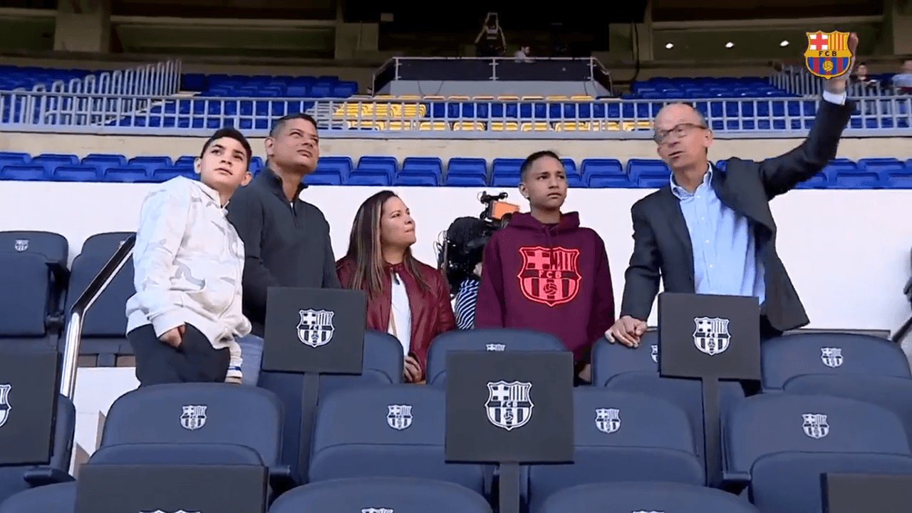 En horas de la mañana pudo visitar el estadio blaugrana junto a su familia, que emocionada disfrutó del momento.