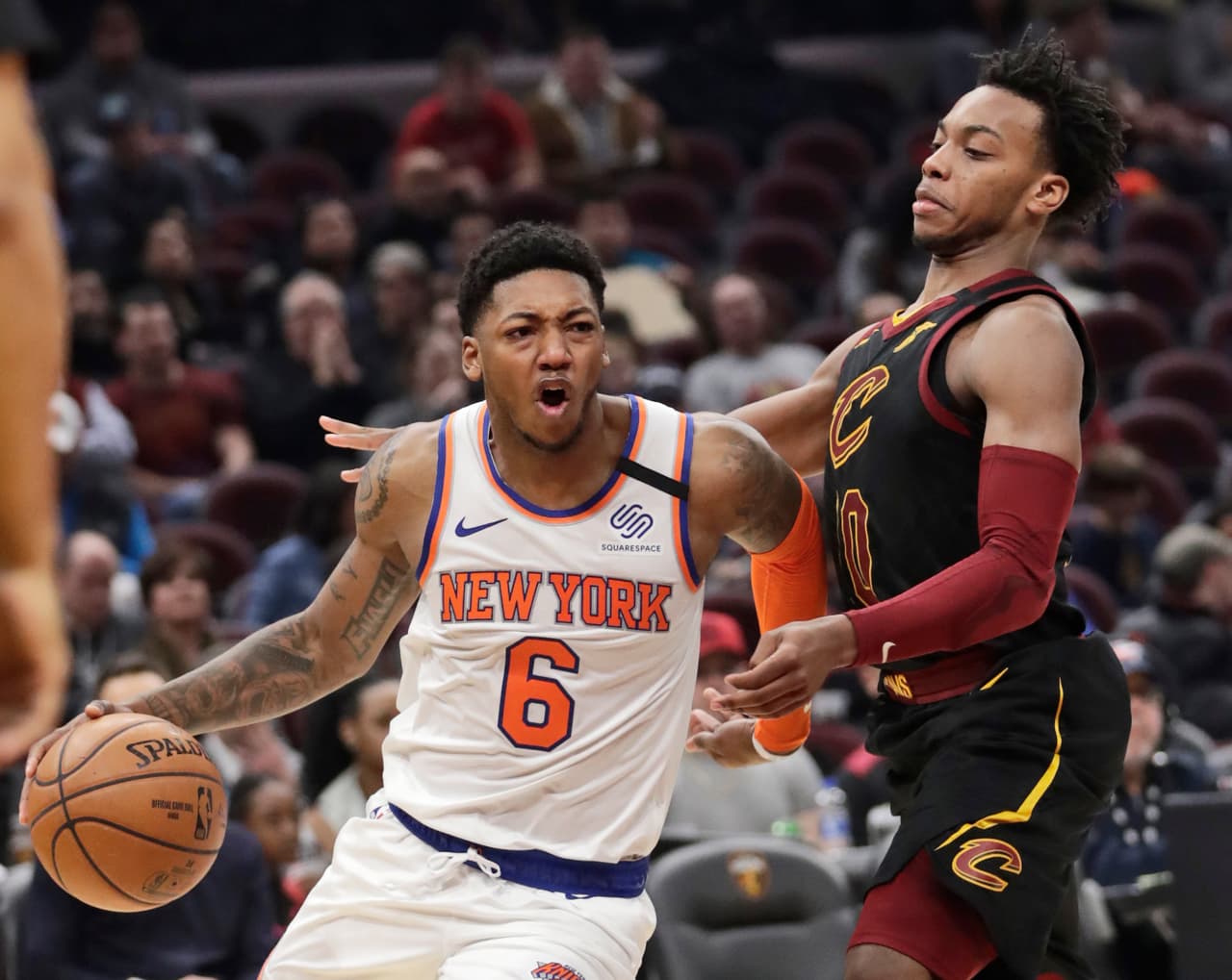 <b>New York Nicks 106-86 Cleveland Cavaliers.</b> Elfrid Payton avanza sin que la marca de Darius Garland pueda detenerlo.