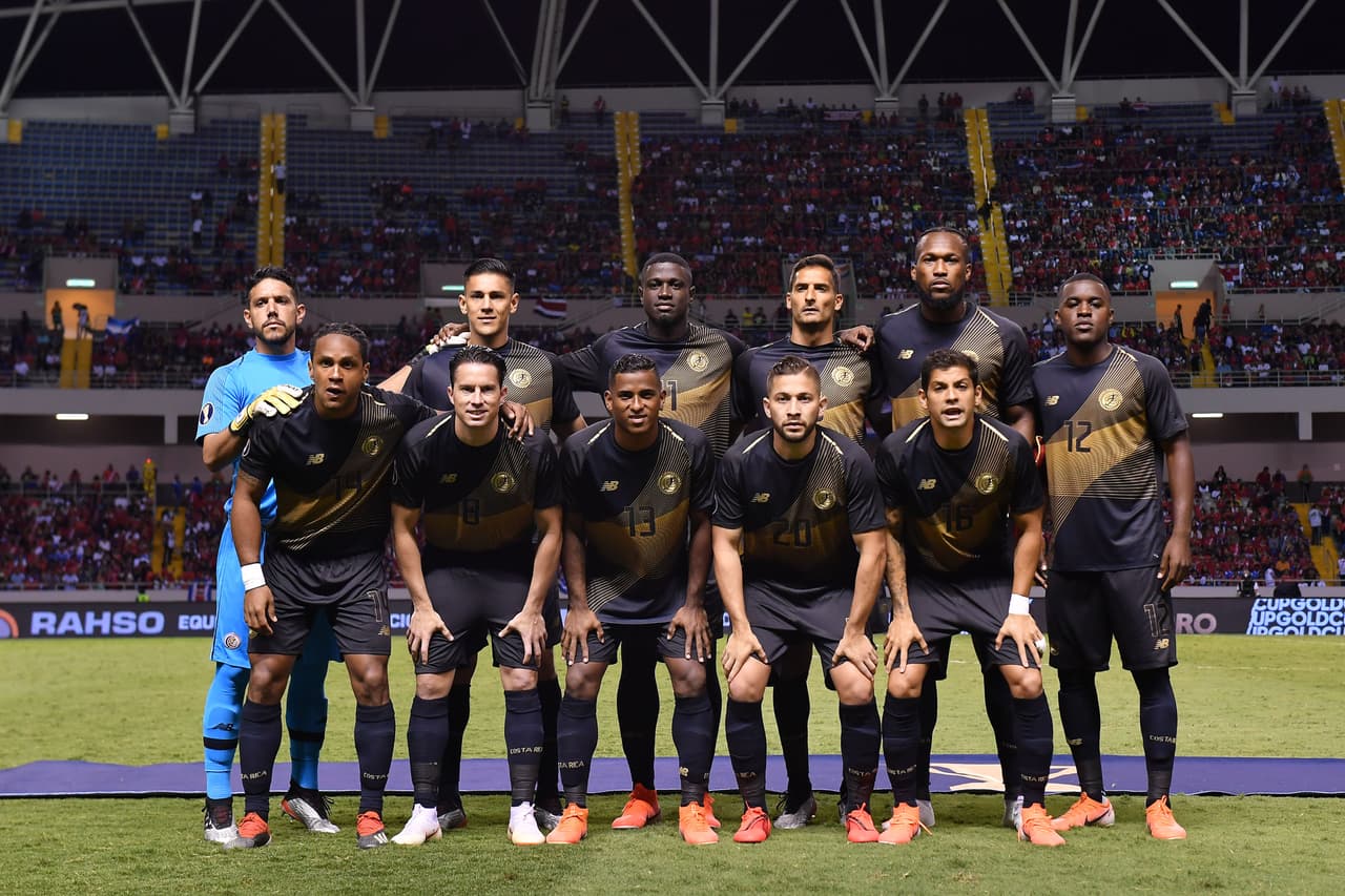 Costa Rica formó con Leonel Moreira, Celso Borges, Óscar Duarte, Bryan Oviedo, Mayron George, Joel Campbell, Allan Cruz, Jonathan Mc Donald, Christian Gamboa, Kendall Waston y Elías Aguilar.