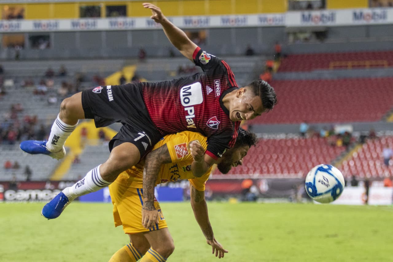 Tigres buscaba con fuerza lograr empatar el encuentro y no daba respiro cuadro rojinegro.