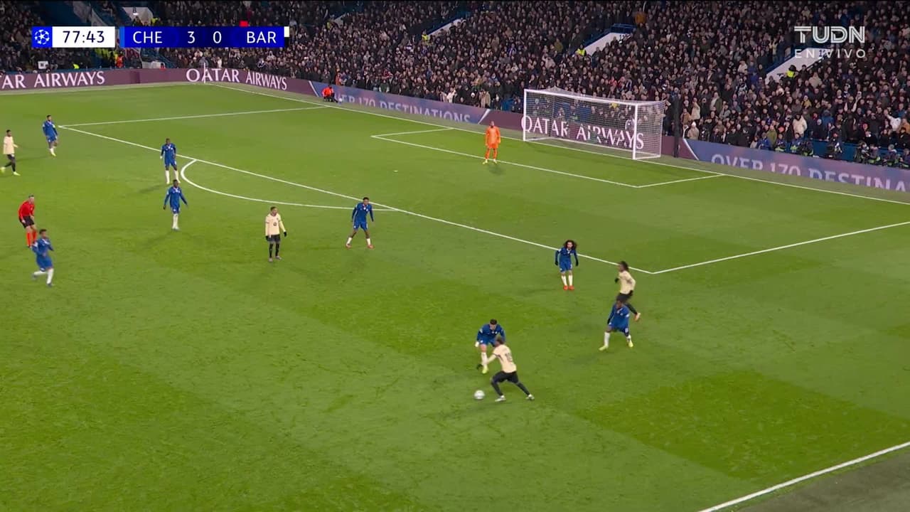 ¡TIRO ATAJADO! disparo por Enzo Fernández.