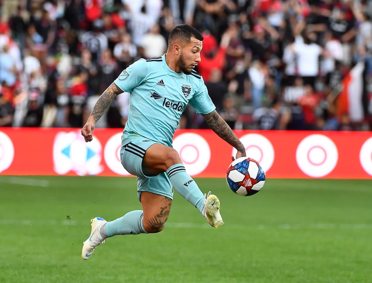 Ante el interés de clubes de Europa, D.C. habría hecho oferta para retener a Luciano Acosta