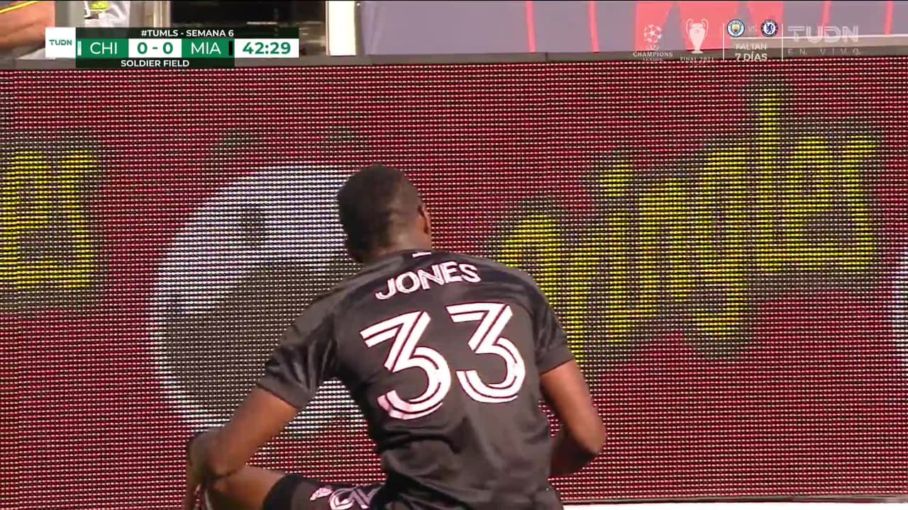 ¡TIRO ATAJADO! disparo por Fabian Herbers.