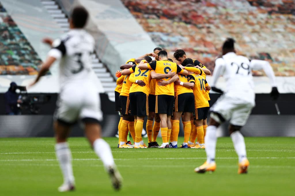 Saiss inica el ataque de los Wolves