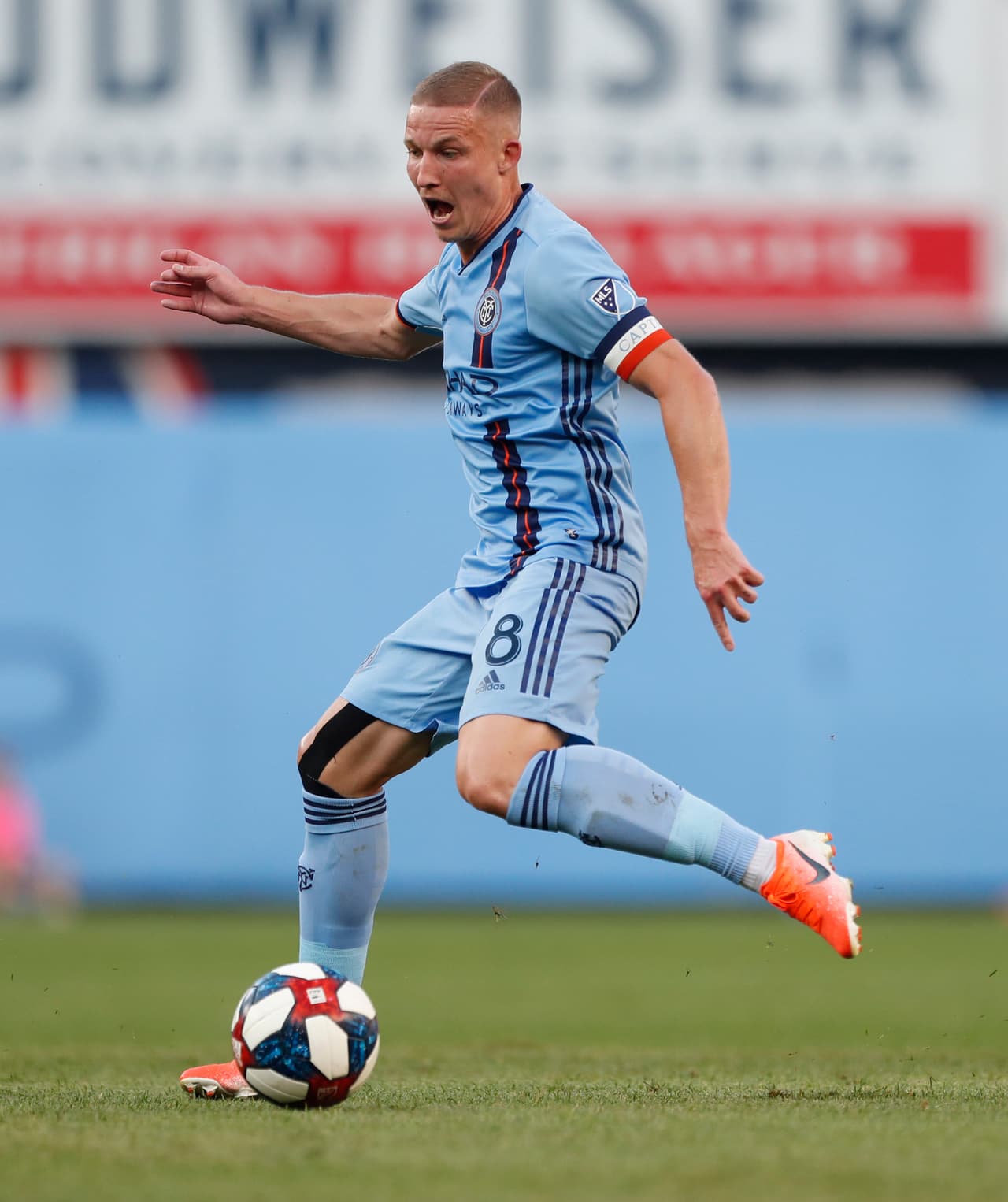 Alexander Ring fue uno de los nombres más destacados dentro del New York City FC que derrotó 2-1 a New England Revolution y se apoderó el sábado de la primera posición en la Conferencia Este.