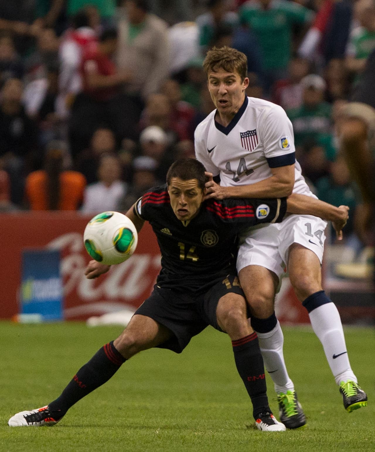 La eliminatoria mundialista a Brasil 2014 se saldó con empate sin goles en el estadio Azteca. El partido del 26 de marzo de 2013 empezaba a marcar la debilidad mexicana y la fortaleza estadounidense.