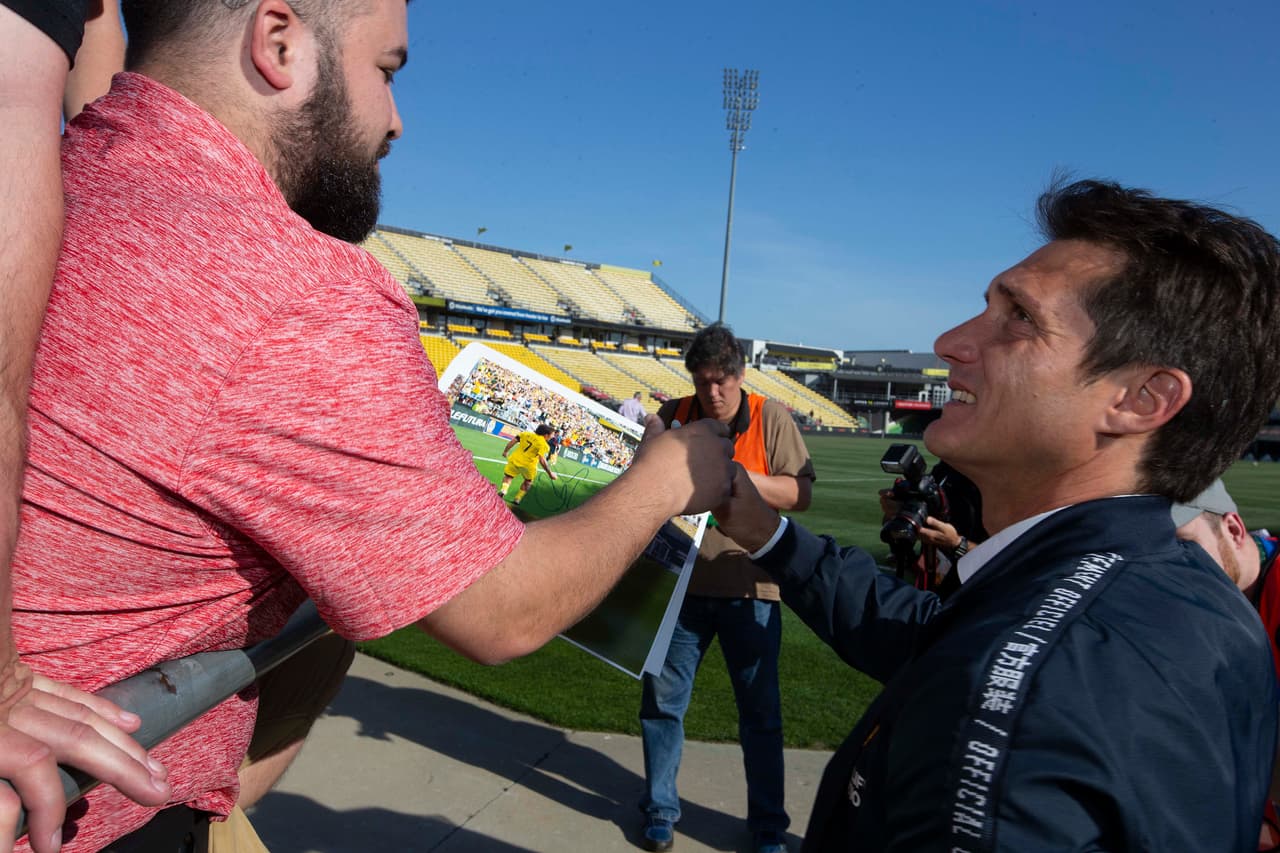 C´alido reencuentro de Guillermo Barros Schelotto con la afición de Columbus Crew SC