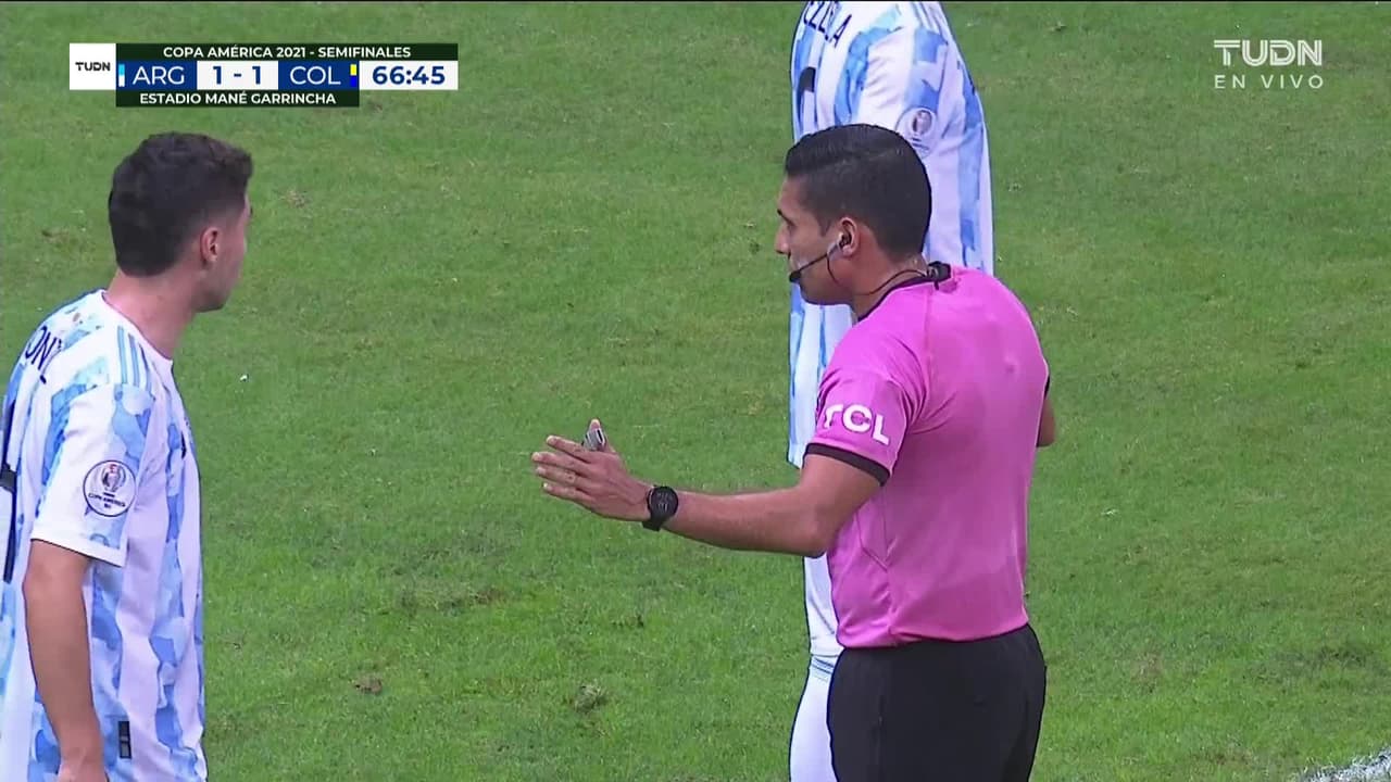 ¡TIRO ATAJADO! disparo por Davison Sánchez.