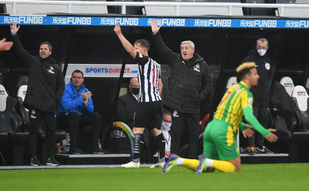 Newcastle aprovechó la localía y venció 2-1 al Albion. Alimrón (1’) y Gayle (82’) marcaron por Newcastle. Furlong (50’) descontaba, pero de poco sirvió. La permanencia de Albion en la Premier League peligra; sólo han conseguido seis unidades de 36 disputados.