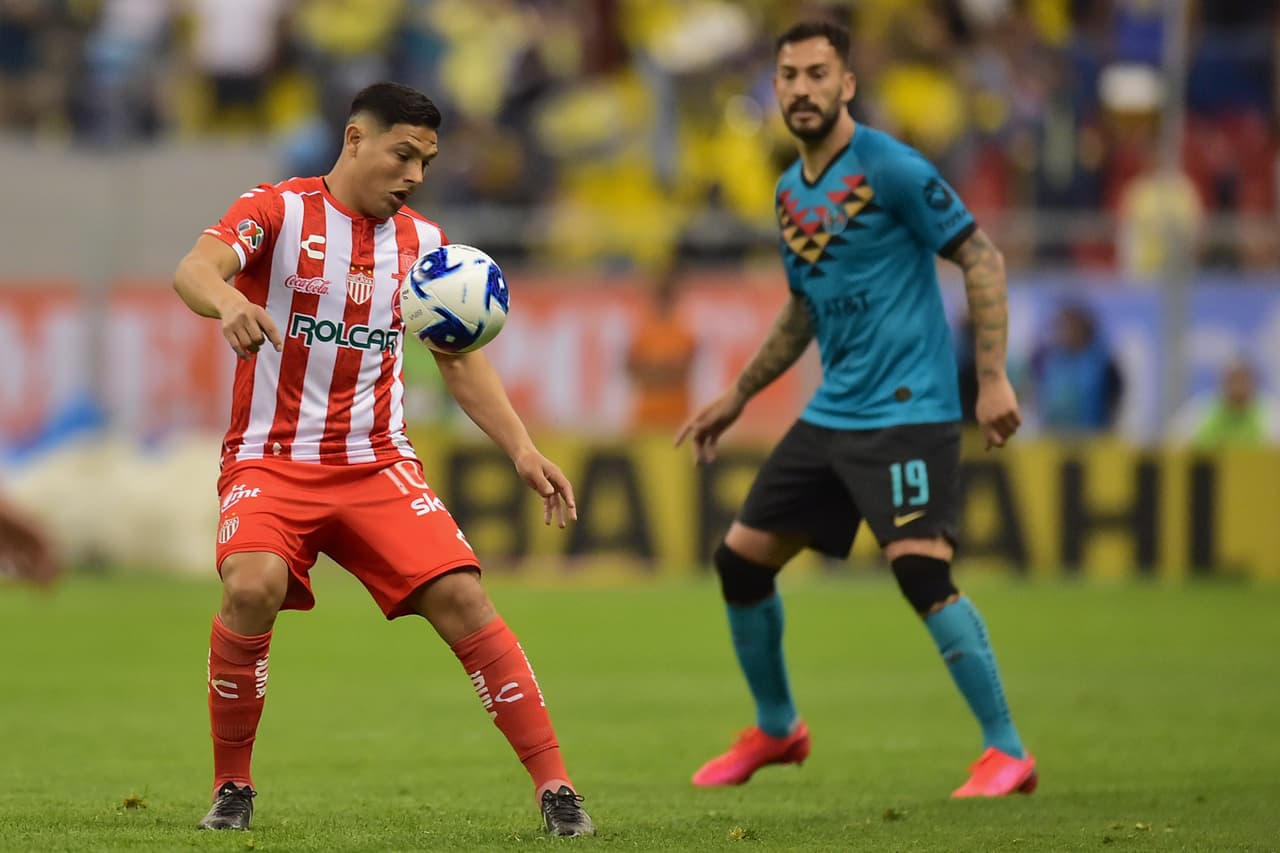 Los primeros 15 minutos ambos equipos reconocían parados tácticos.