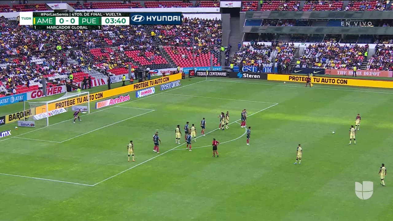 ¡TIRO ATAJADO! disparo por Diego Valdés.