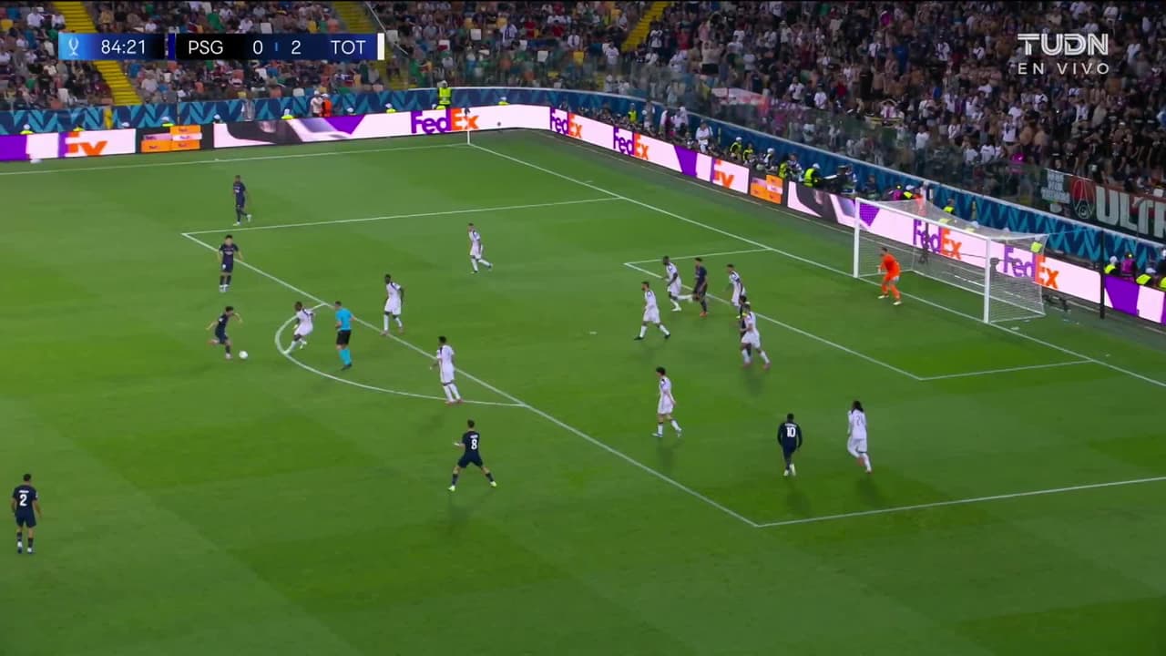 ¡GOL!  anota para Paris Saint-Germain. Lee Kang-In