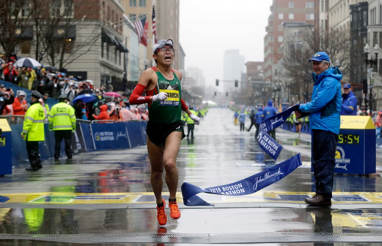 El japonés Yuki Kawauchi fue el ganador entre los hombres en Boston.