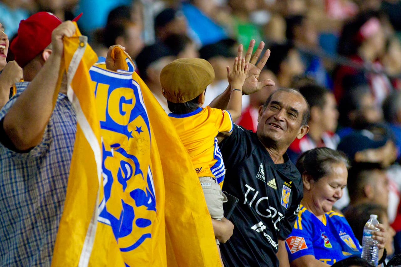 Celebró la parcial de Tigres en las tribunas.