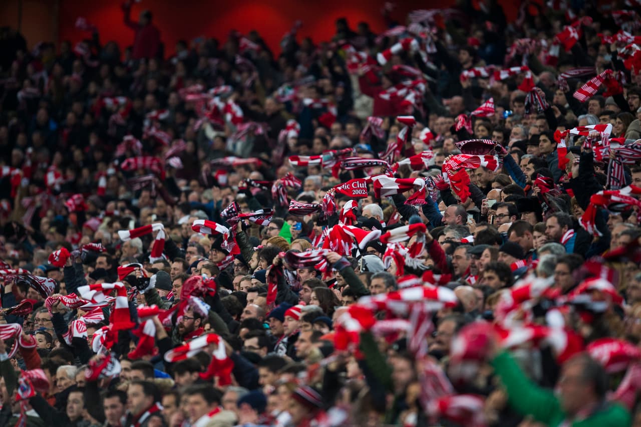Encima, ídolos como Aduriz han hecho comunión con los seguidores más fieles y leales del fútbol español.