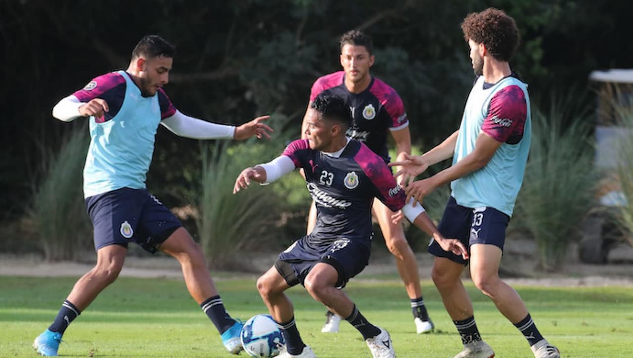 ‘Gallito’ Vázquez sobre Chivas: “Es algo único, no pensé en el dinero”