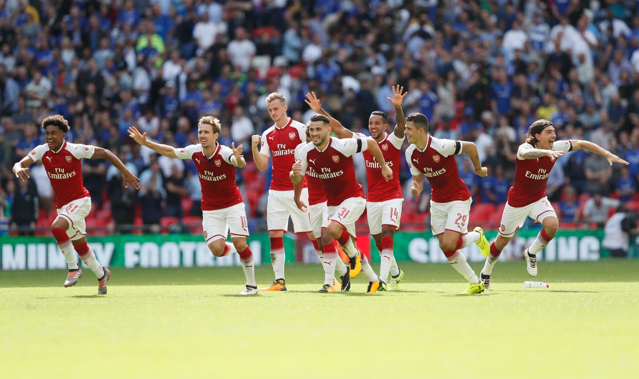 De inmediato, la fiesta se prendió entre los jugadores presentes en el terreno de juego luego del triunfo por penaltis.