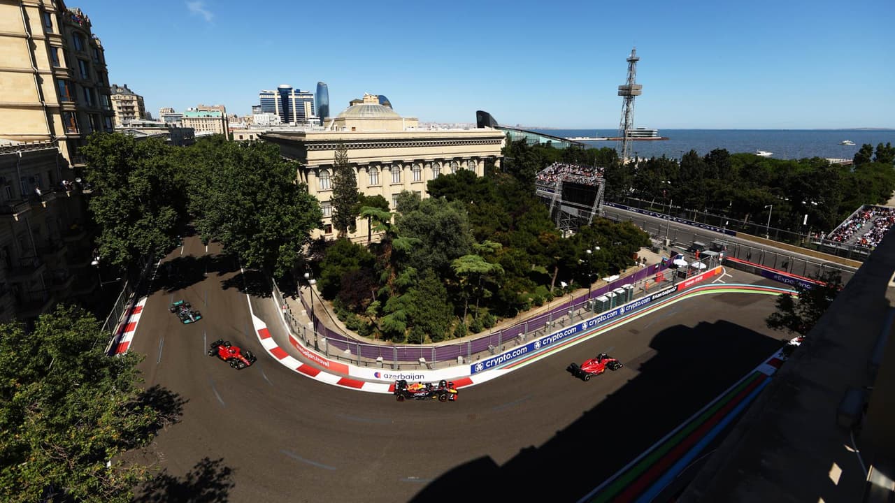 Ferrari hace doble abandono en el GP de Azerbaiyán