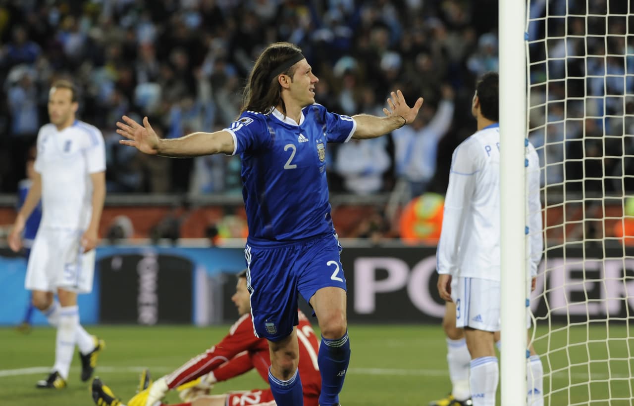 El 1-0 le daba cierta tranquilidad al equipo argentino por lo que el debut de Palermo se lograba palpar.