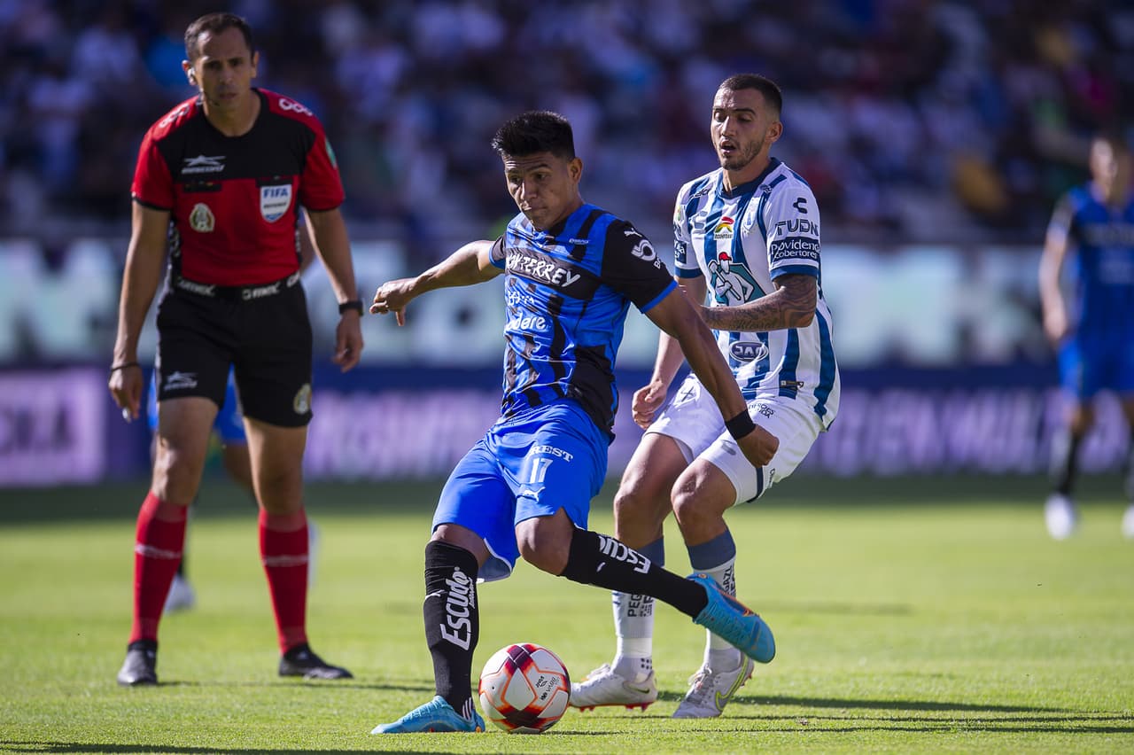 Gracias a un doblete de Luis Chávez y otro golazo de Roberto de la Rosa, el Pachuca dio cuenta de los Rayados.