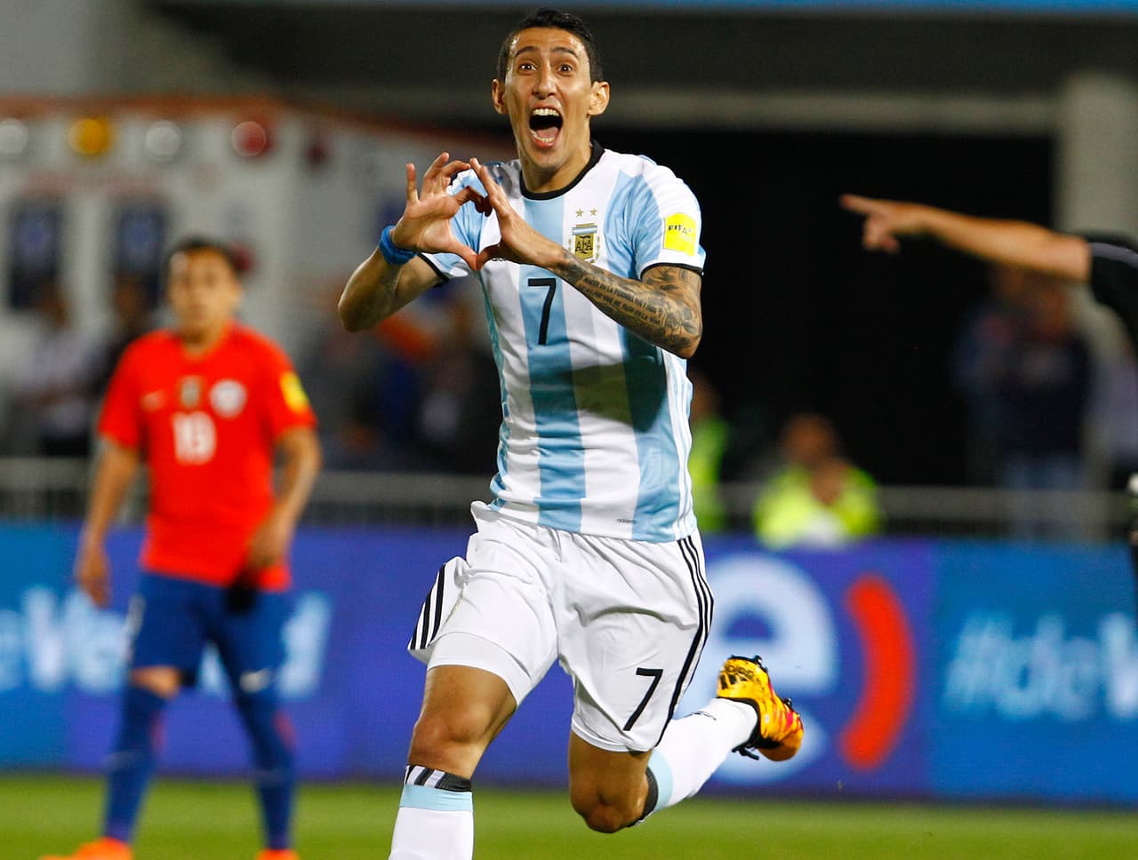 El argentino Angel Di María también transmite buena onda y por eso hace un corazón (o eso intenta) con sus manos cada vez que anota un gol. El galés Gareth Bale, su excompañero en Real Madrid, lo imita en esa celebración.