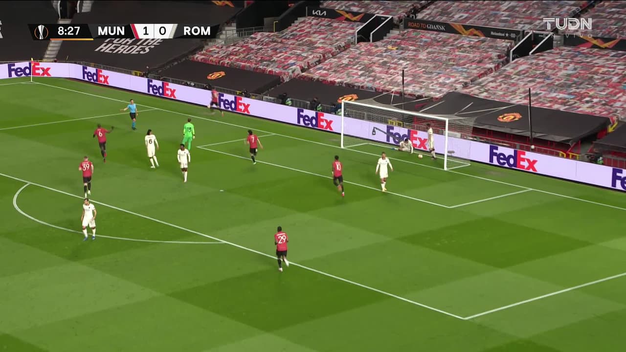 ¡GOL!  anota para Manchester United. Bruno Fernandes