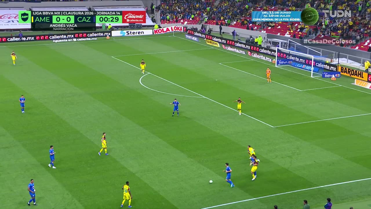 Arranca el partido y la pelota está en juego.