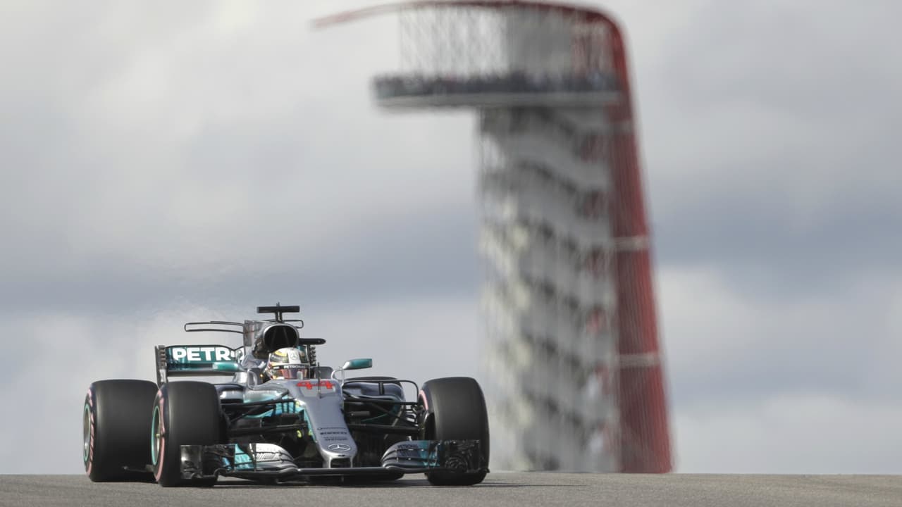 Lewis Hamilton rompe récord de pista en Austin y toma la 'pole'; 'Checo' partirá en décimo