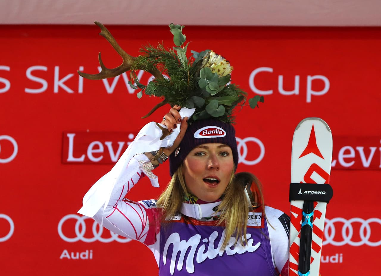 El primer eslalon de la temporada de la Copa Mundial de esquí alpino, disputado en el estadio Levi Black, de Levi, (Finlandia), tuvo como ganadores a la estadounidense Mikaela Shiffrin y al austríaco Marcel Hirscher, en un escenario marcado por la belleza de sus paisajes.