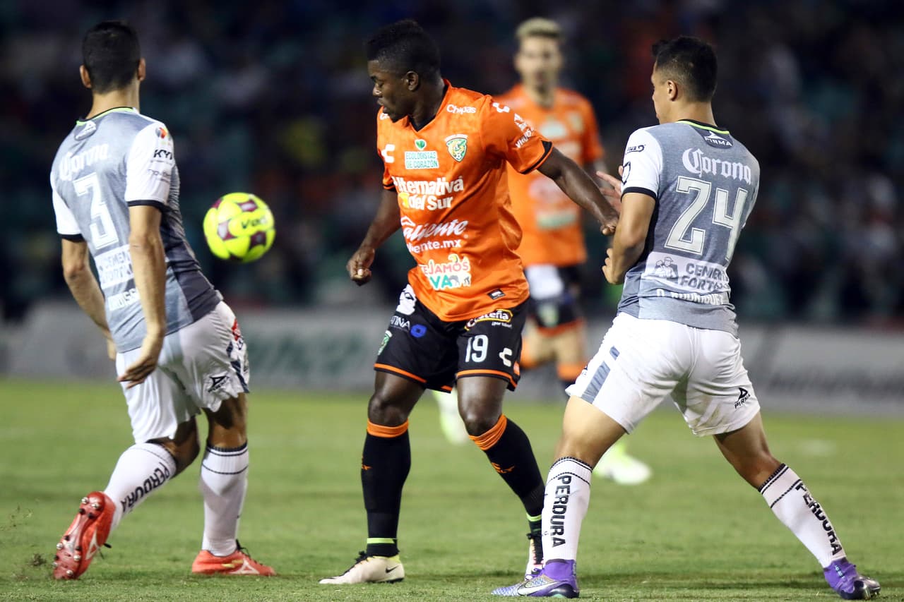 Tras el descenso y suspensión de Jaguares de Chiapas, el talentoso jugador de banda (puede ser extremo o lateral) Félix Micolta llegó gratis al Puebla. Ojo al colombiano porque ha metido unos golazos.