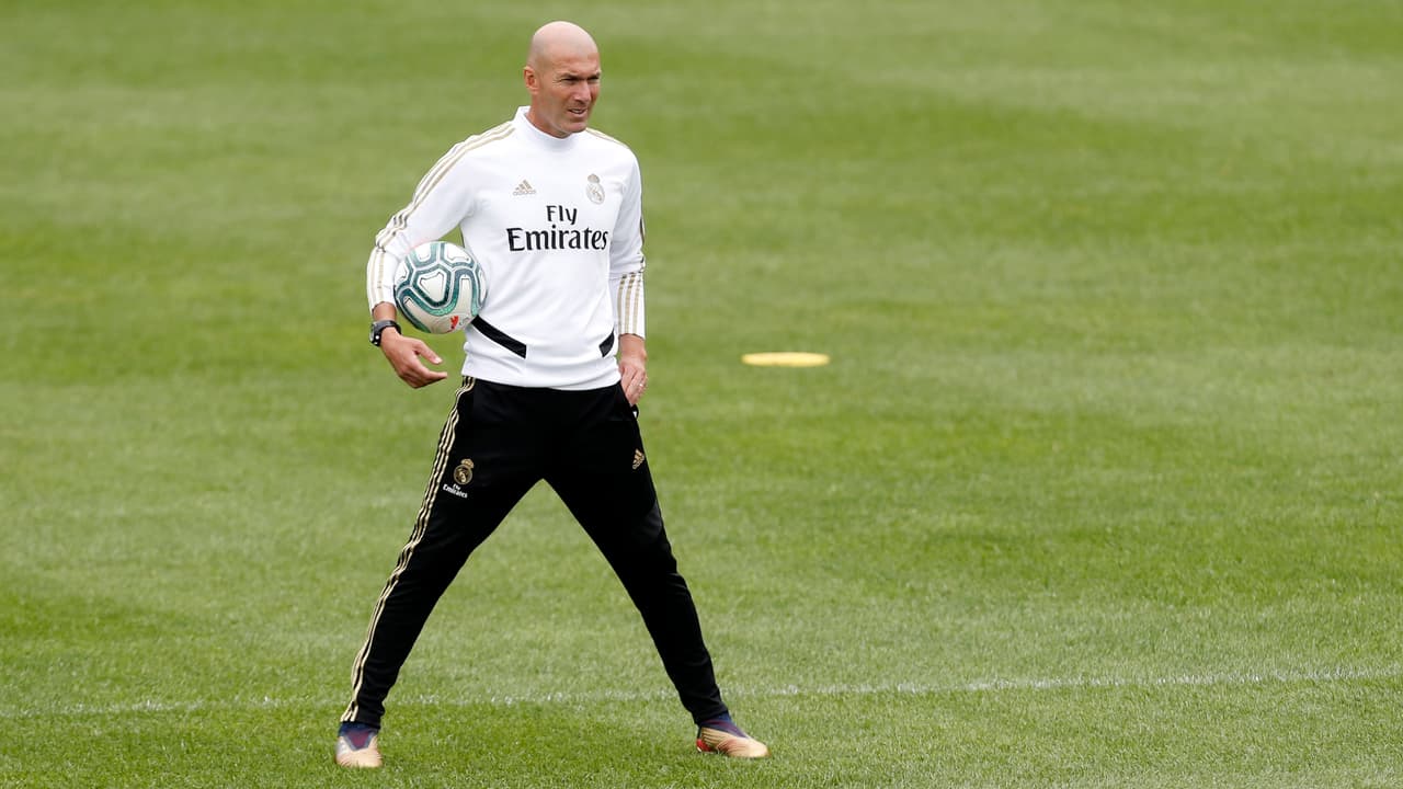 Zinedine Zidane, entrenador del Real Madrid, habló sobre el armado del equipo para la próxima temporada.