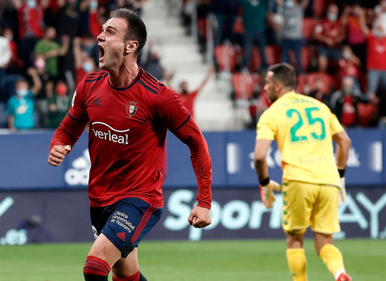 Real Betis se impone al Osasuna 3-1 con goles de Kike Hermoso (21'), Juanmi Jiménez (80') y Willian José (90+3'), mientras durante la Jornada 6 en La Liga, logrando subir a la octava posición de la tabla. El mexicano Andrés Guardado fue titular durante el partido.