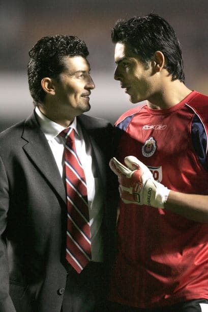 Obtuvo el título de Liga con Guadalajara al vencer a Toluca en el Apertura 2006 y fue el entrenador del cuadro del rebaño hasta septiembre de 2007.